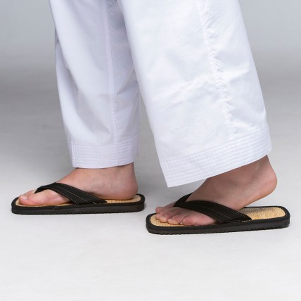 FUJIMAE Rice-Straw Y Zori Sandals